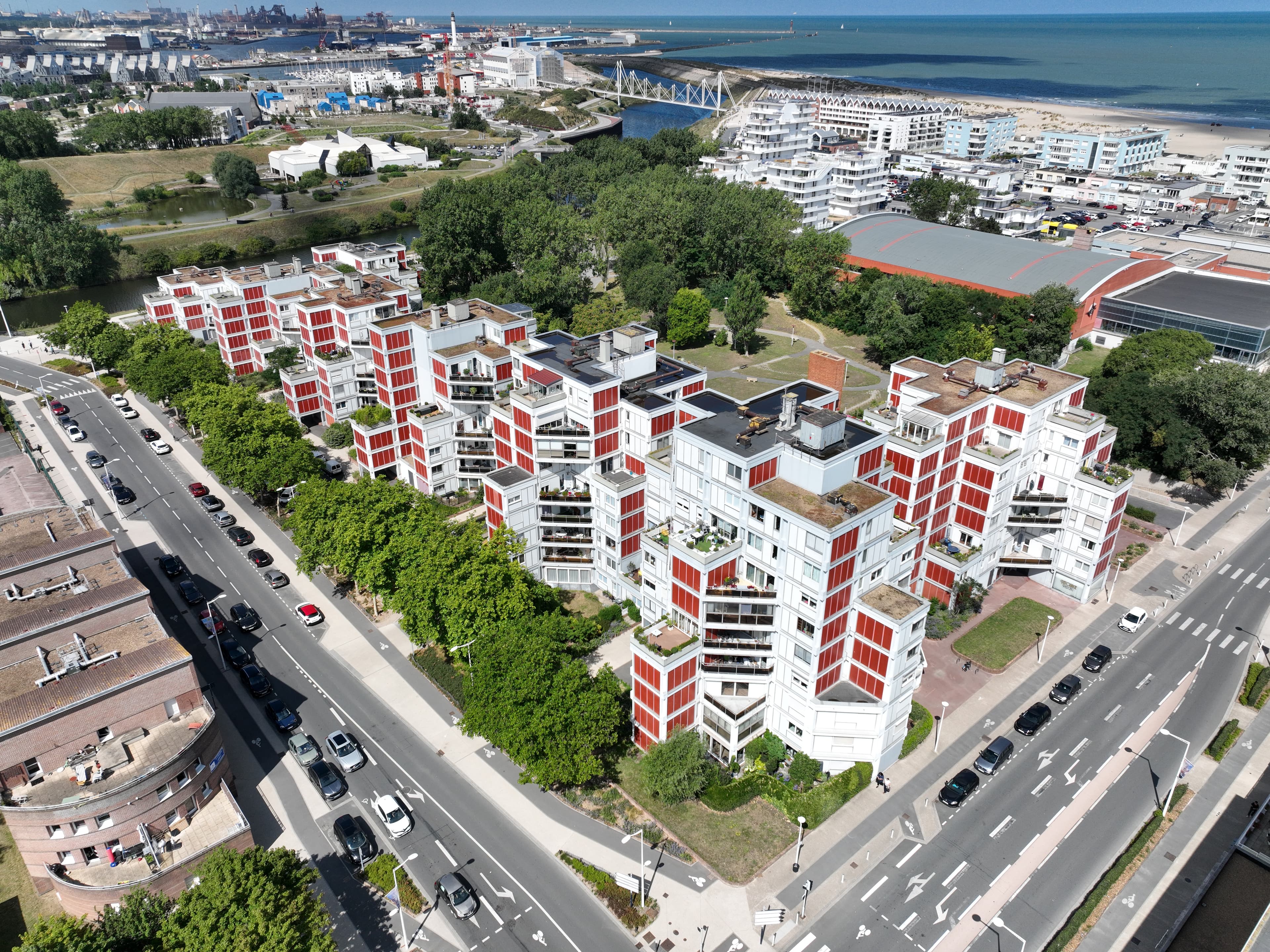 Vue aérienne d'un bâtiment ou infrastructure pour gestion immobilière